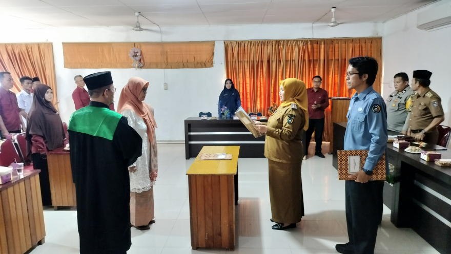 Afrianis, S.Pd Resmi Dilantik Sebagai Anggota BAMUS PAW Nagari Mungo