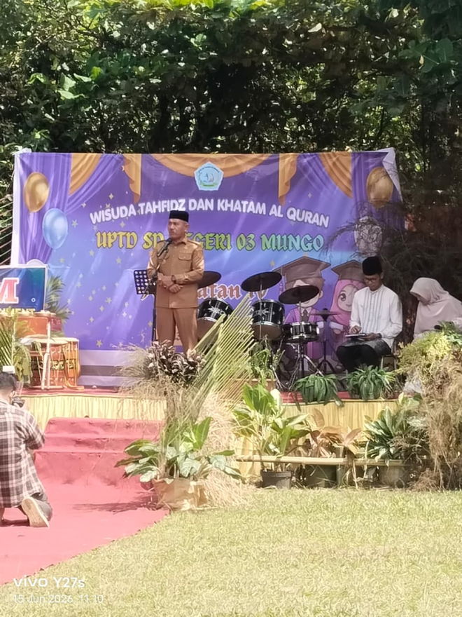 BUPATI LIMA PULUH KOTA HADIRI WISUDA TAHFIZD DAN KHATAM AL-QUR'AN UPTD SD NEGERI 03 MUNGO